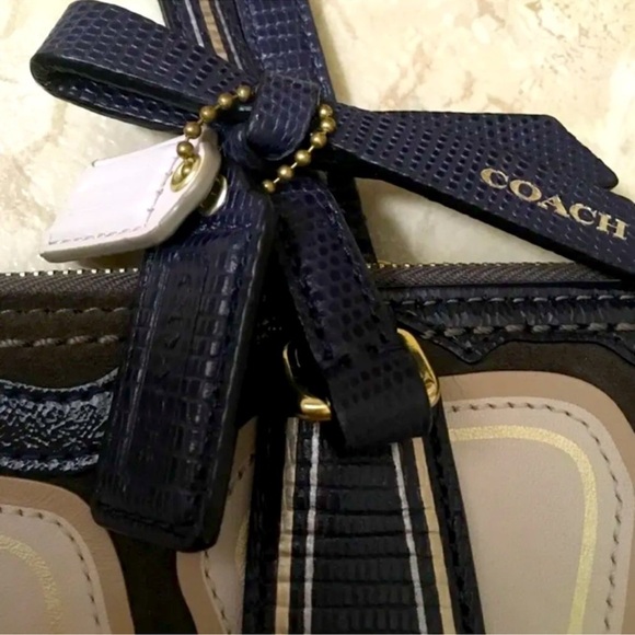 Coach POPPY RARE ELEVATED FLOWER TOTE (COACH F25071) EUC - Picture 4 of 7